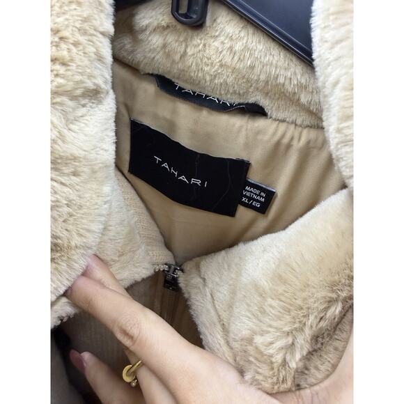 Tahari Women’s Size XL Beige Camel Puffer Jacket Sherpa Collar - Picture 7 of 7